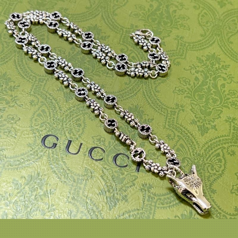 G*u*i necklaces